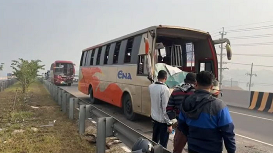 ঢাকা-মাওয়া এক্সপ্রেসওয়েতে ১০ যানবাহনের সংঘর্ষ, বহু হতাহতের শঙ্কা